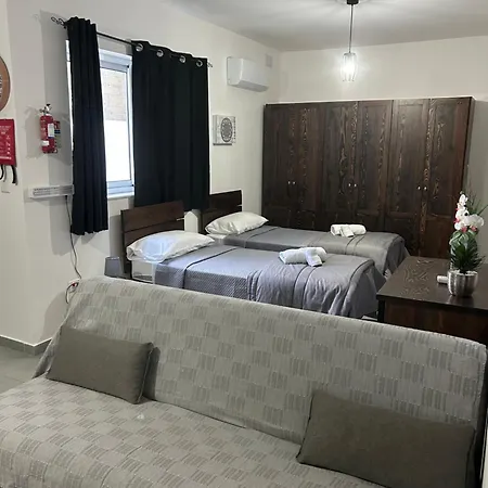 St Gaetans 6a דירה *